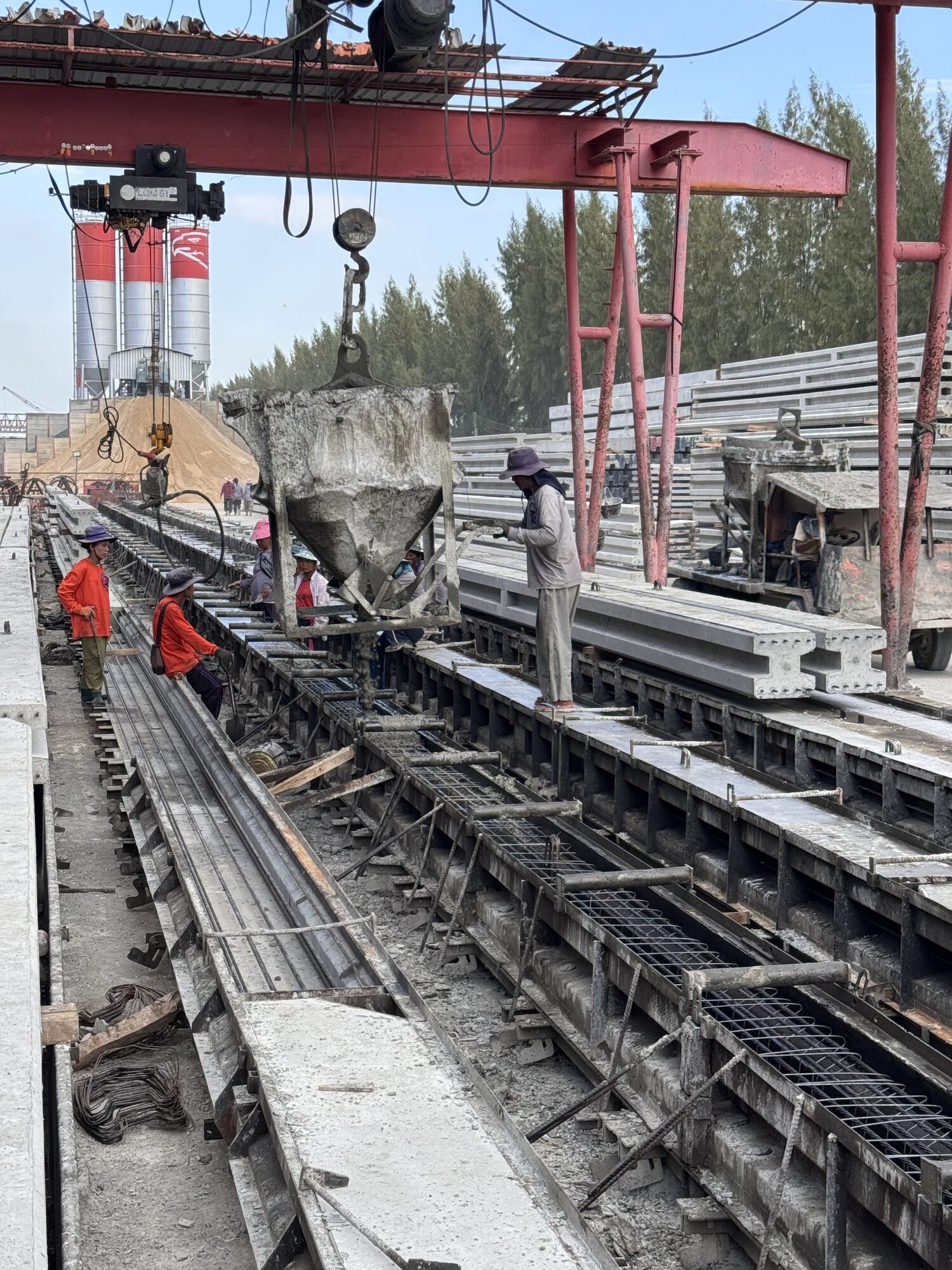 INTER STAKE concrete pouring at the casting bed